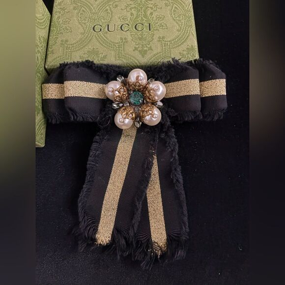 Brand new with box & bag Gucci Grosgrain Bow Brooch Pin with Pearls &Crystals - Picture 1 of 8